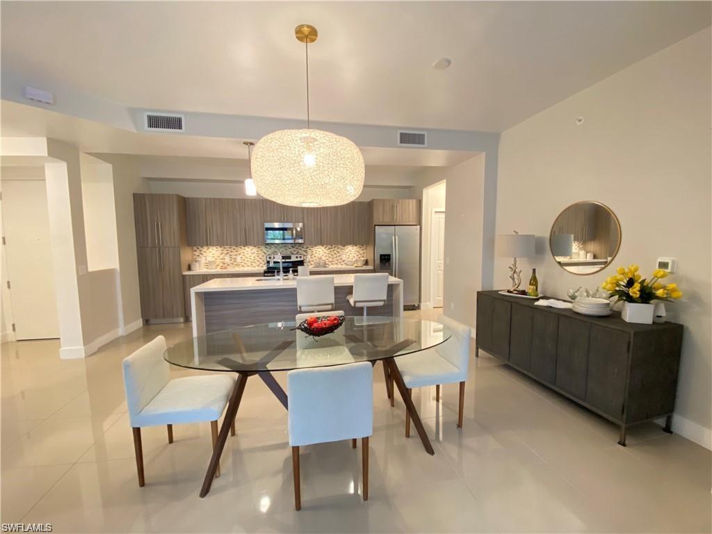 ROYAL POINTE - Residential