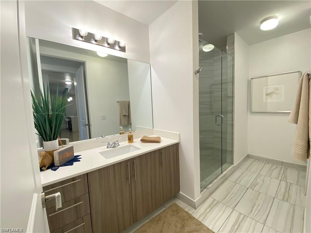 ROYAL POINTE - Residential