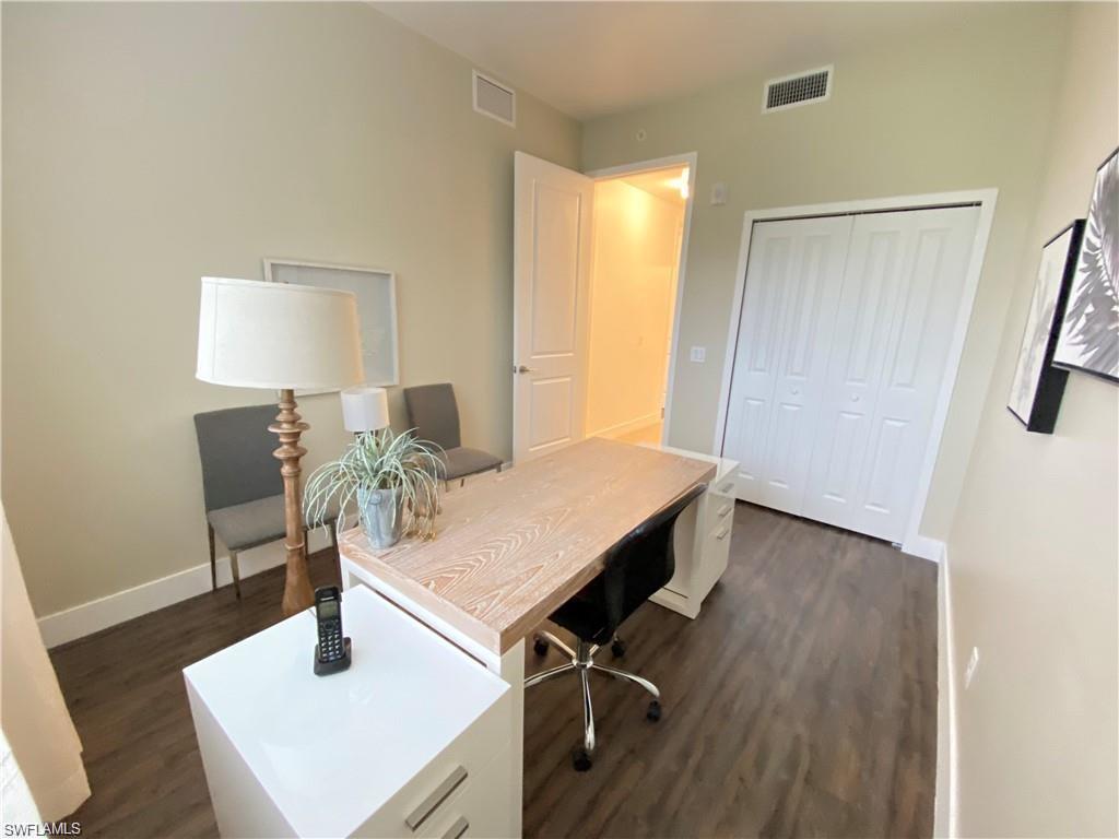 ROYAL POINTE - Residential