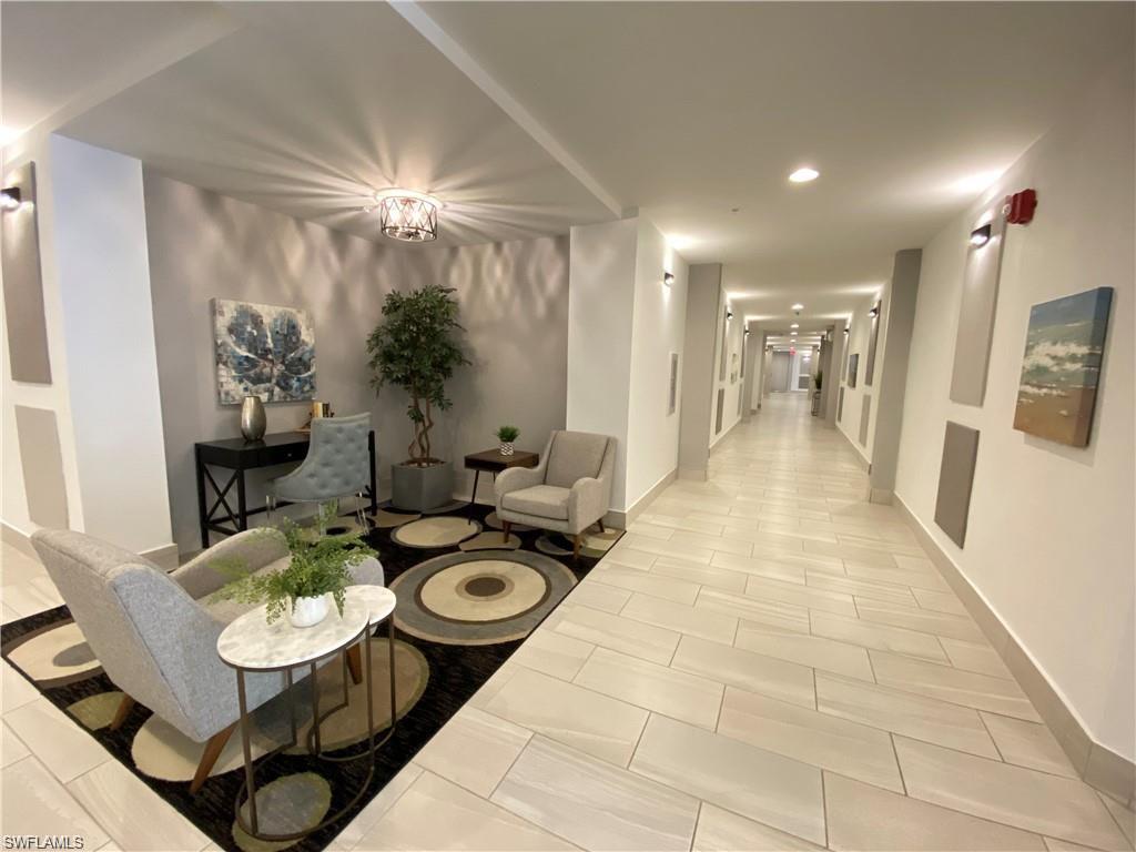 ROYAL POINTE - Residential