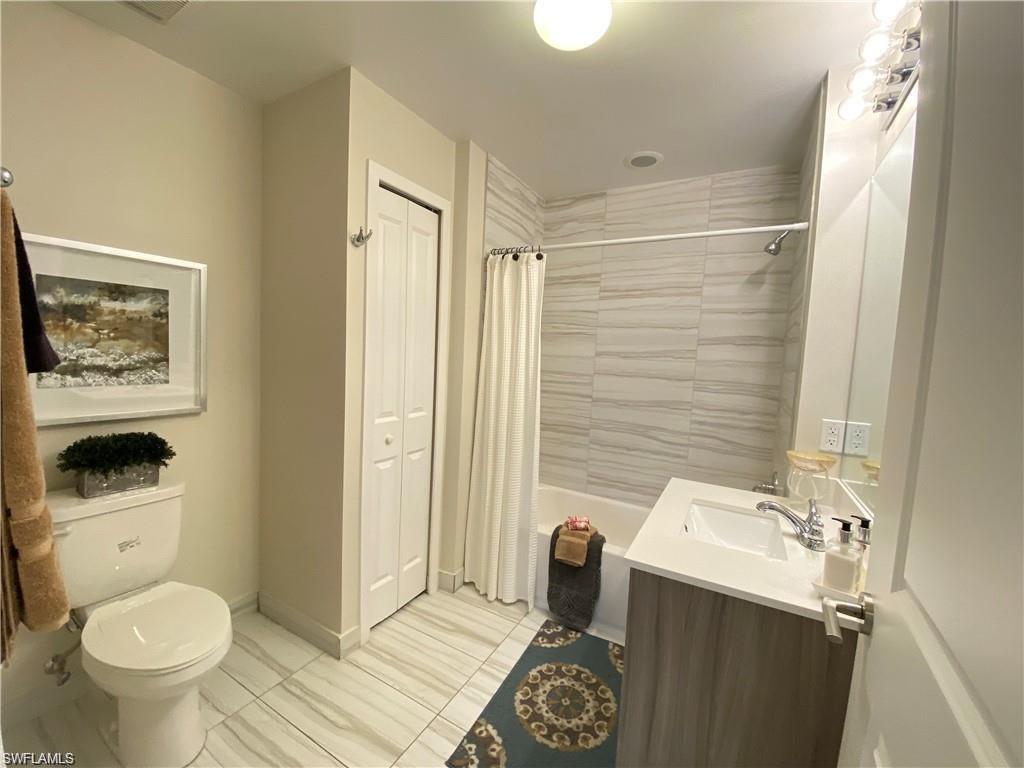 ROYAL POINTE - Residential