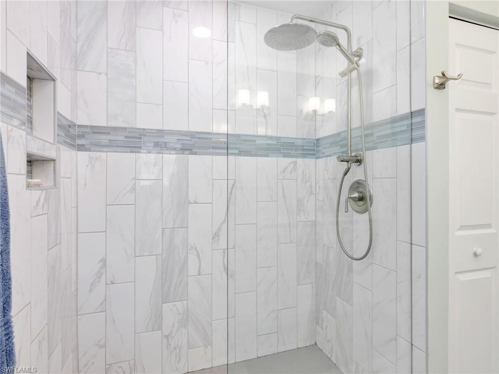 HUNTINGTON LAKES - Residential