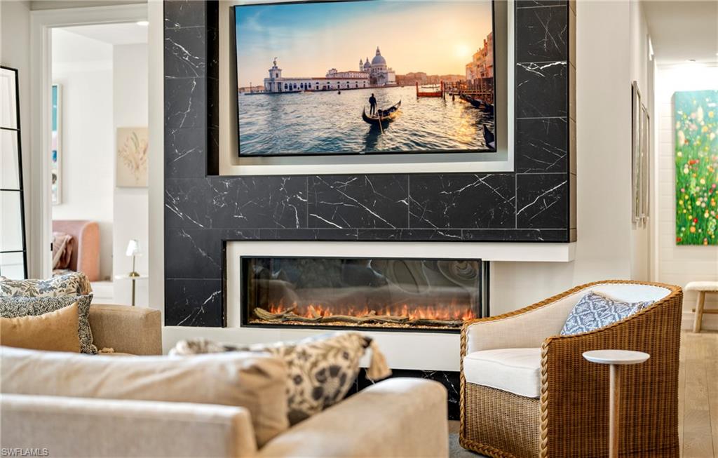 ELEVEN ELEVEN CENTRAL - Residential