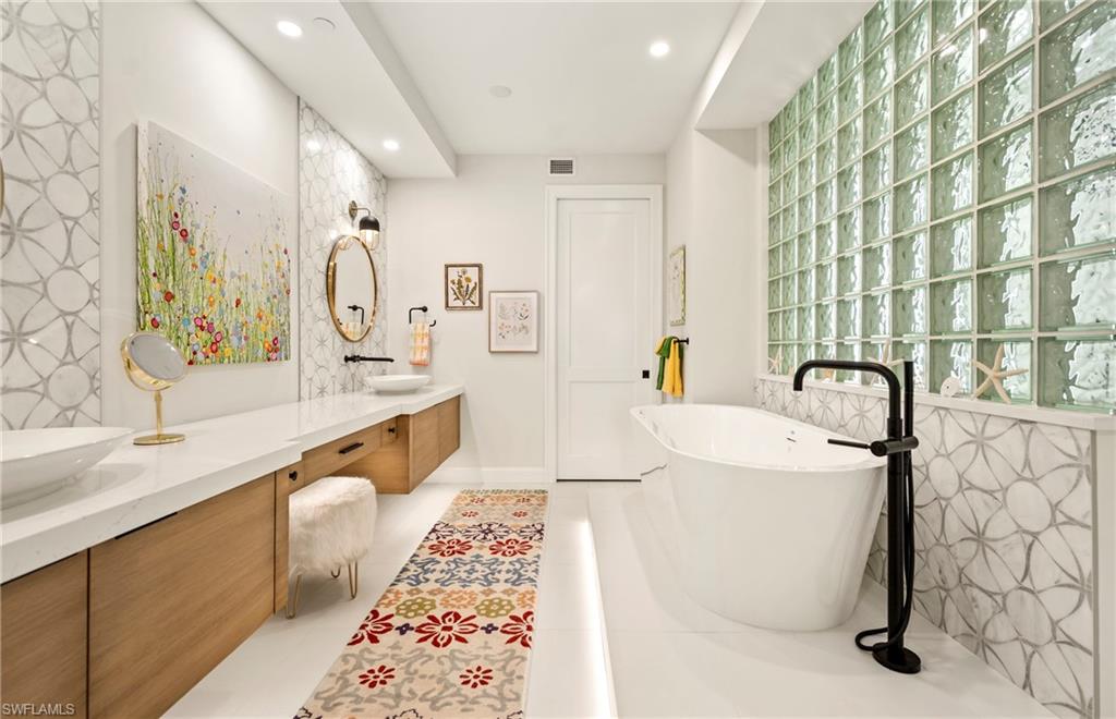 ELEVEN ELEVEN CENTRAL - Residential