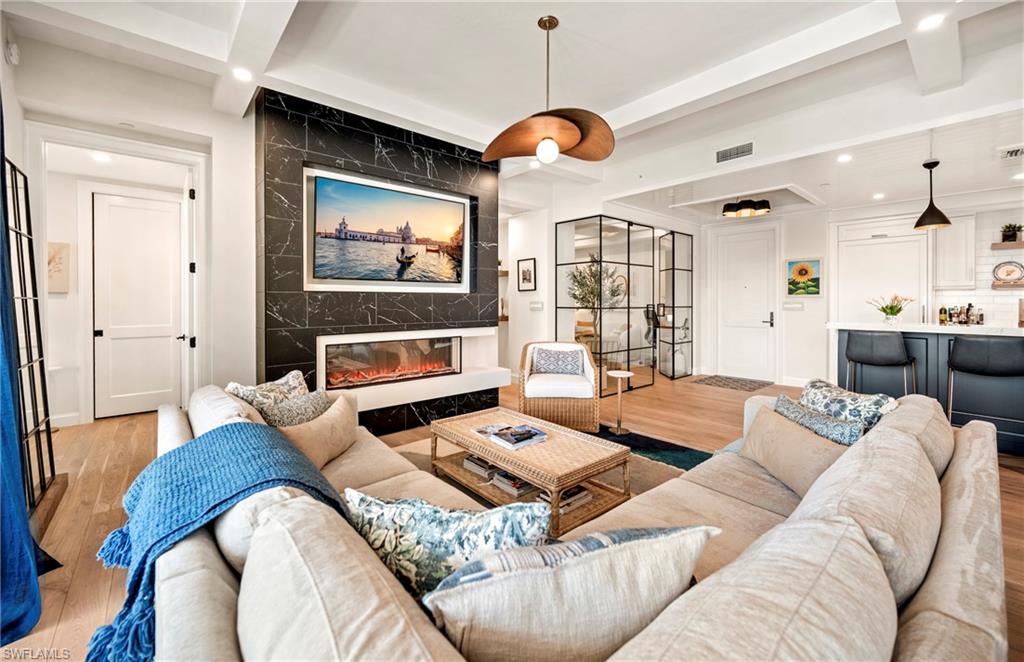 ELEVEN ELEVEN CENTRAL - Residential