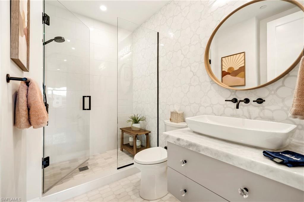 ELEVEN ELEVEN CENTRAL - Residential