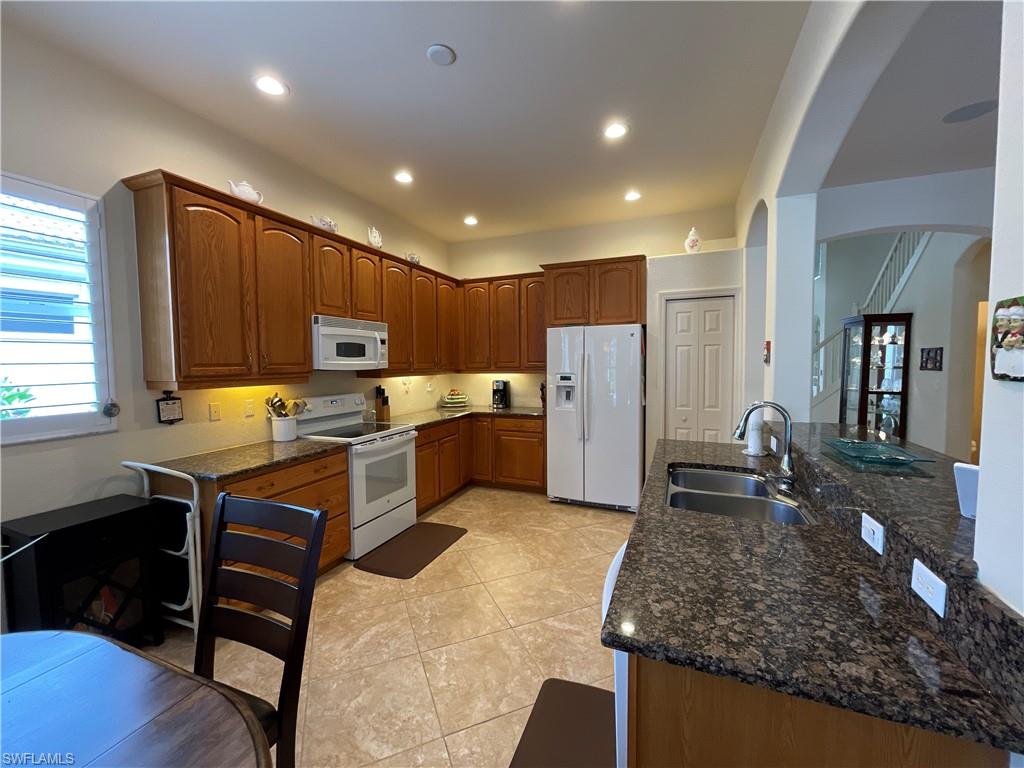 CARLTON LAKES - Residential Lease