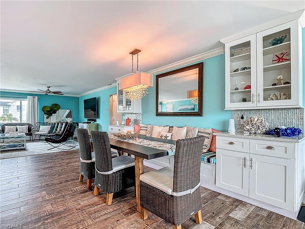 SIESTA ISLES - Residential