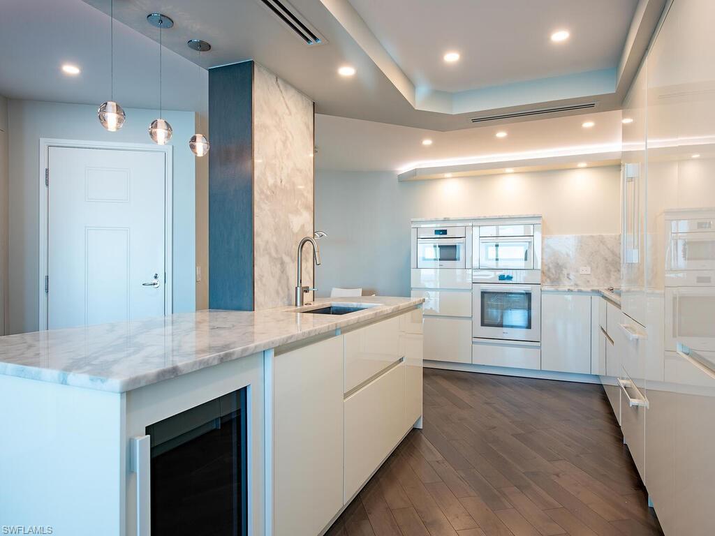 4651 Gulf Shore BLVD N 1102