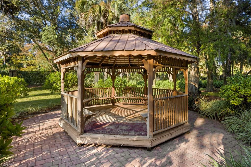 COLLIER WOODS - Residential