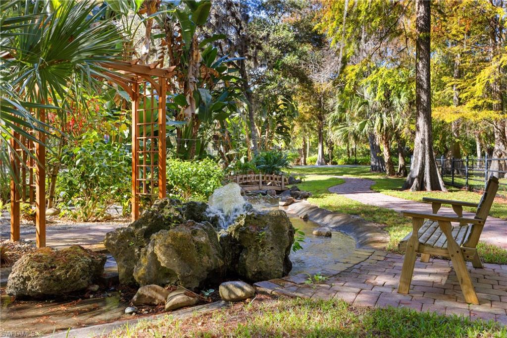 COLLIER WOODS - Residential