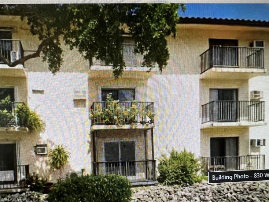 VERY NICE SECOND FLOOR UNIT WITH TENNANT IN OLACE GREAT INVESTMENT PROPERTY,CLOSE TO THE BEACH AND RESTAURANTS HOA INCLUDE  WATER,ELECTRIC,CABLE.