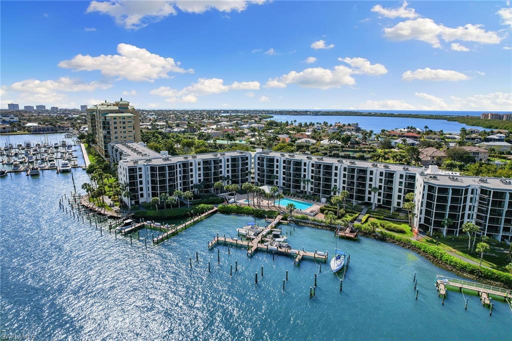 RIVERSIDE CLUB - Residential