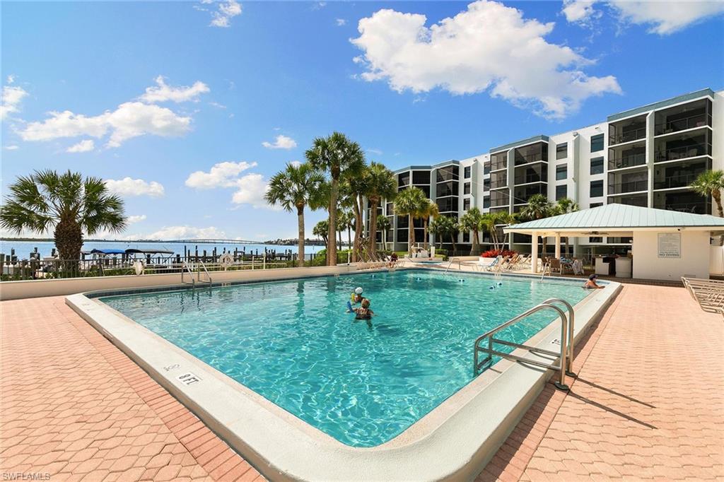 RIVERSIDE CLUB - Residential