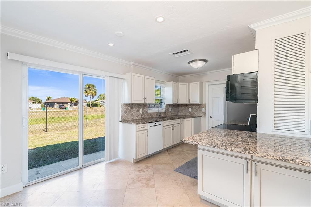 MARCO BEACH - Residential