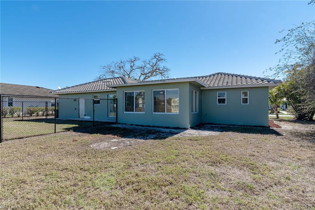 MARCO BEACH - Residential