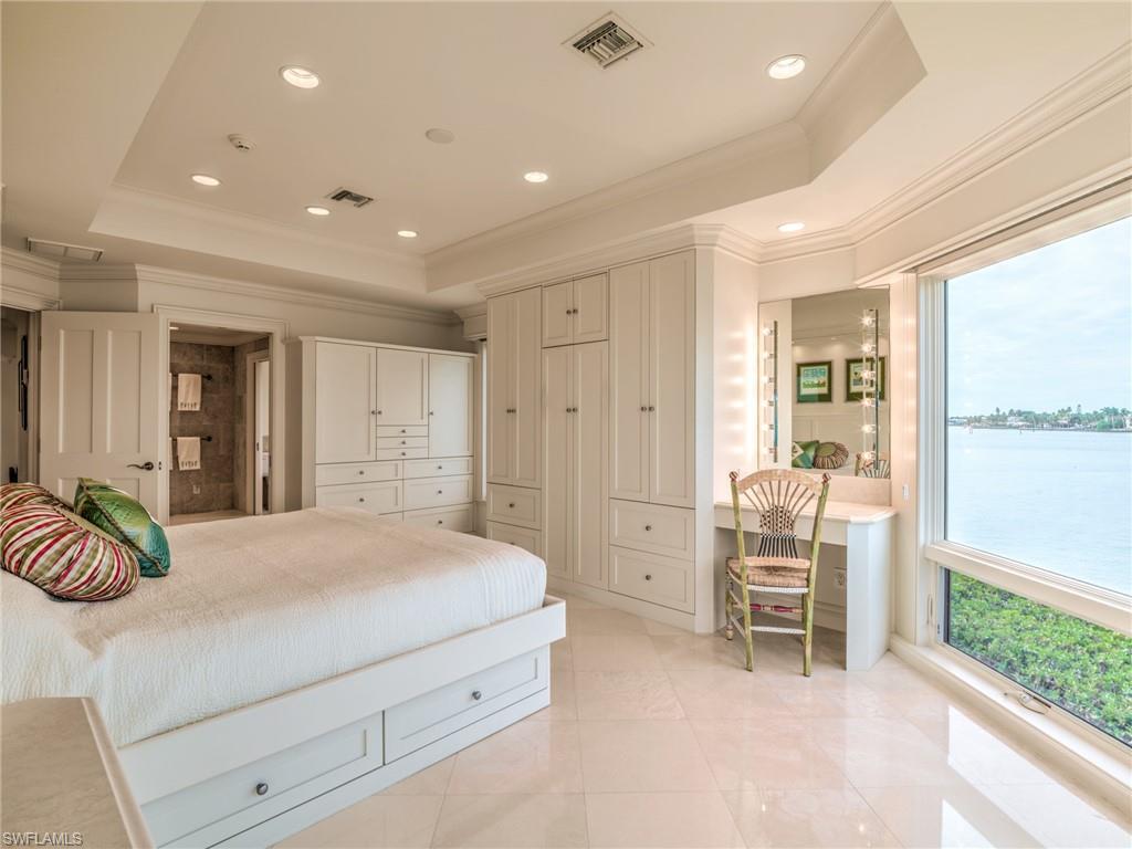 OYSTER BAY - Residential