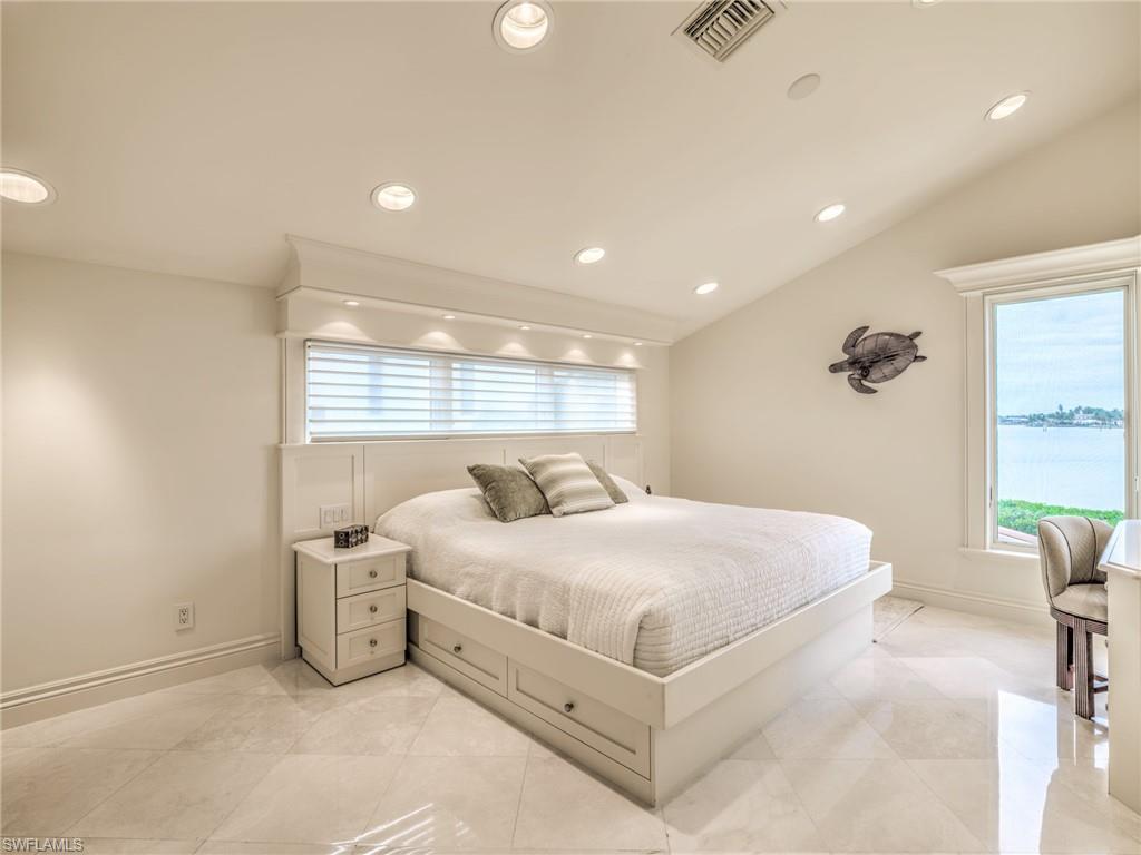 OYSTER BAY - Residential