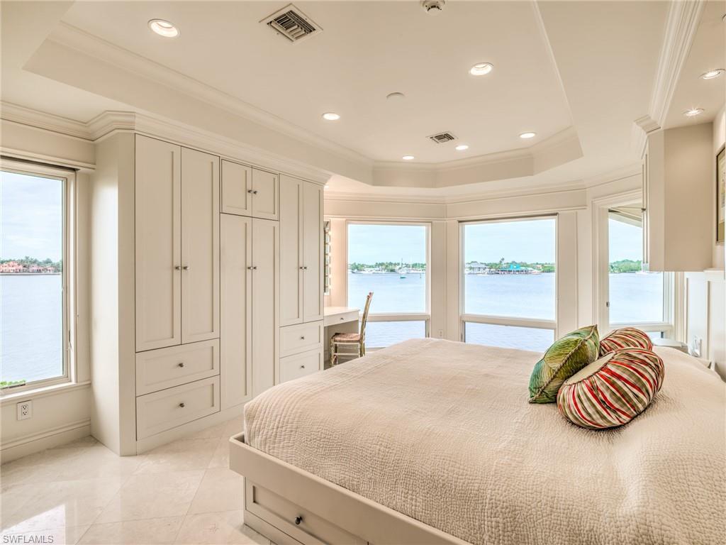 OYSTER BAY - Residential