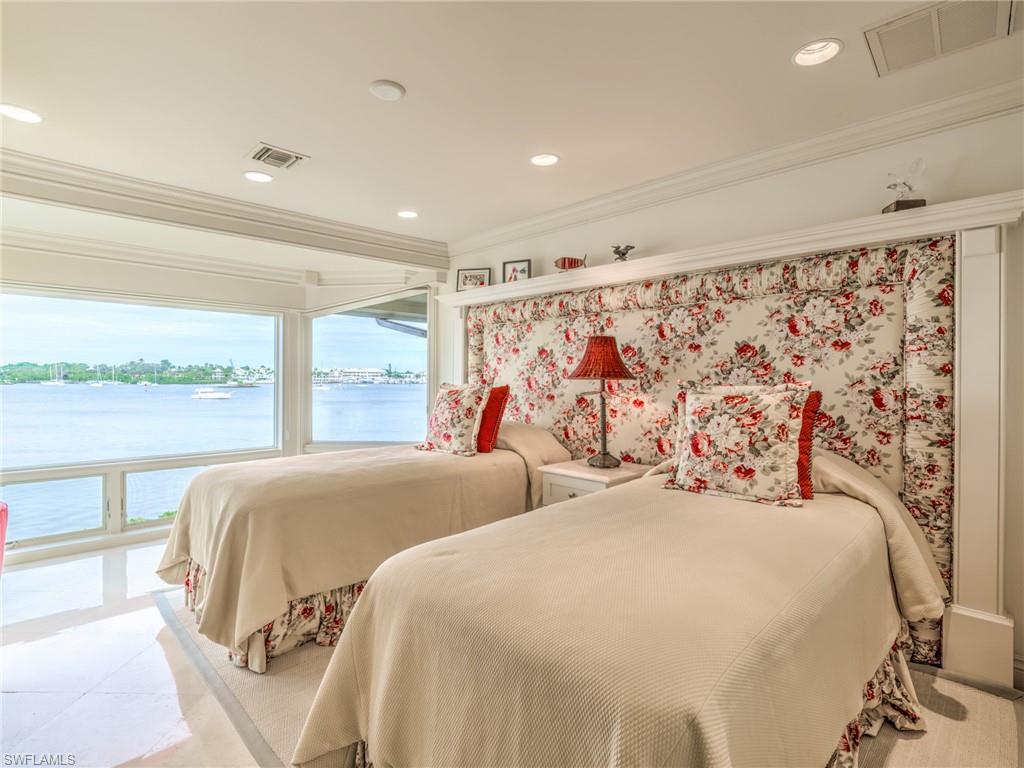 OYSTER BAY - Residential