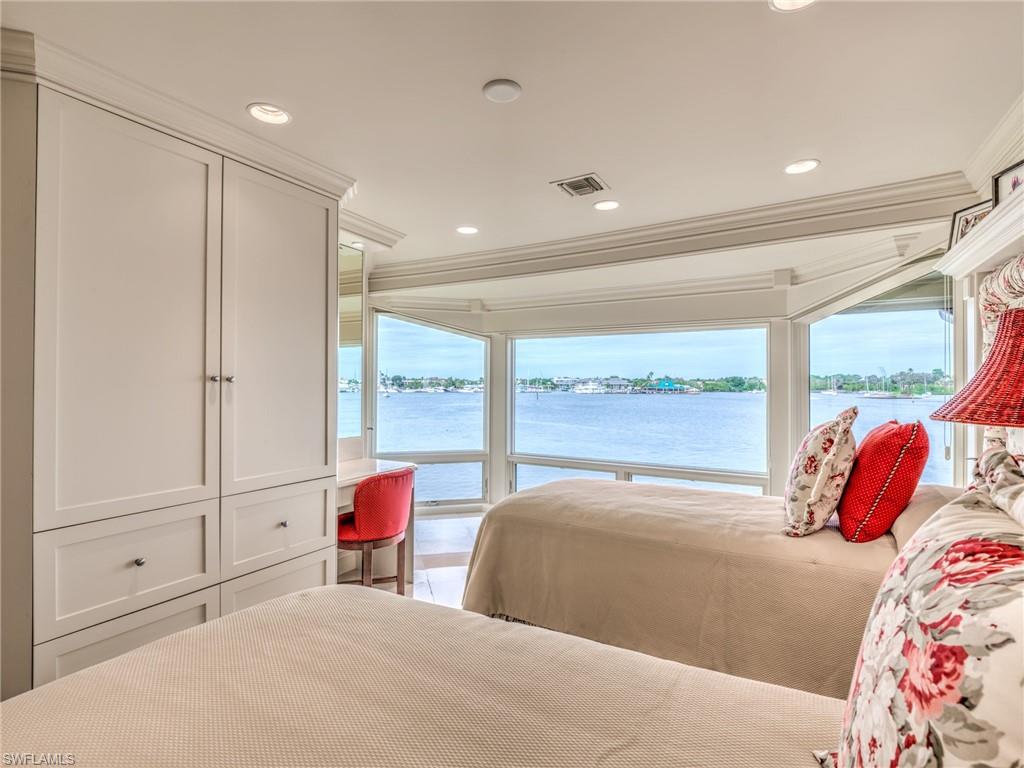 OYSTER BAY - Residential