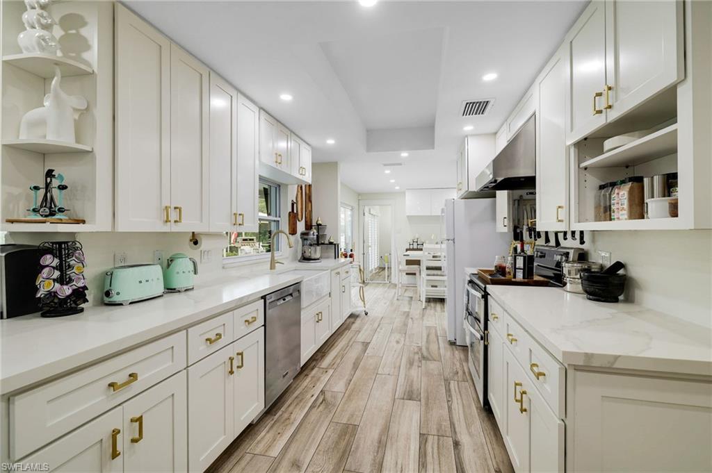 YACHT CLUB COLONY - Residential