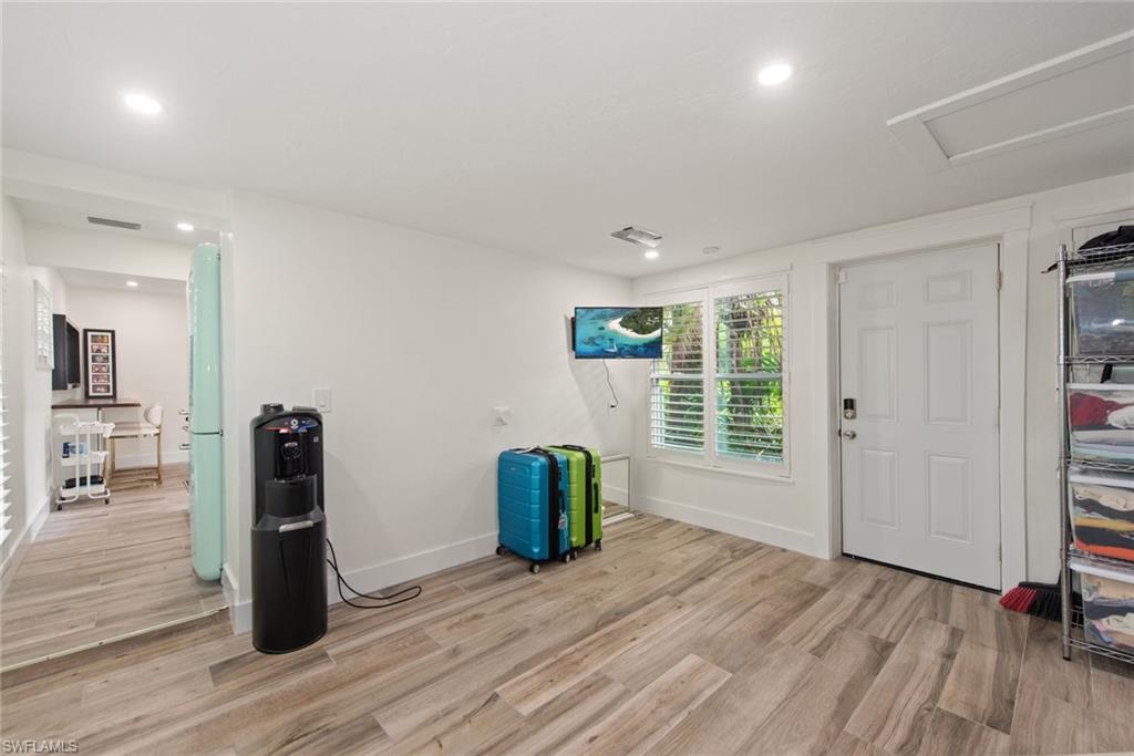 YACHT CLUB COLONY - Residential