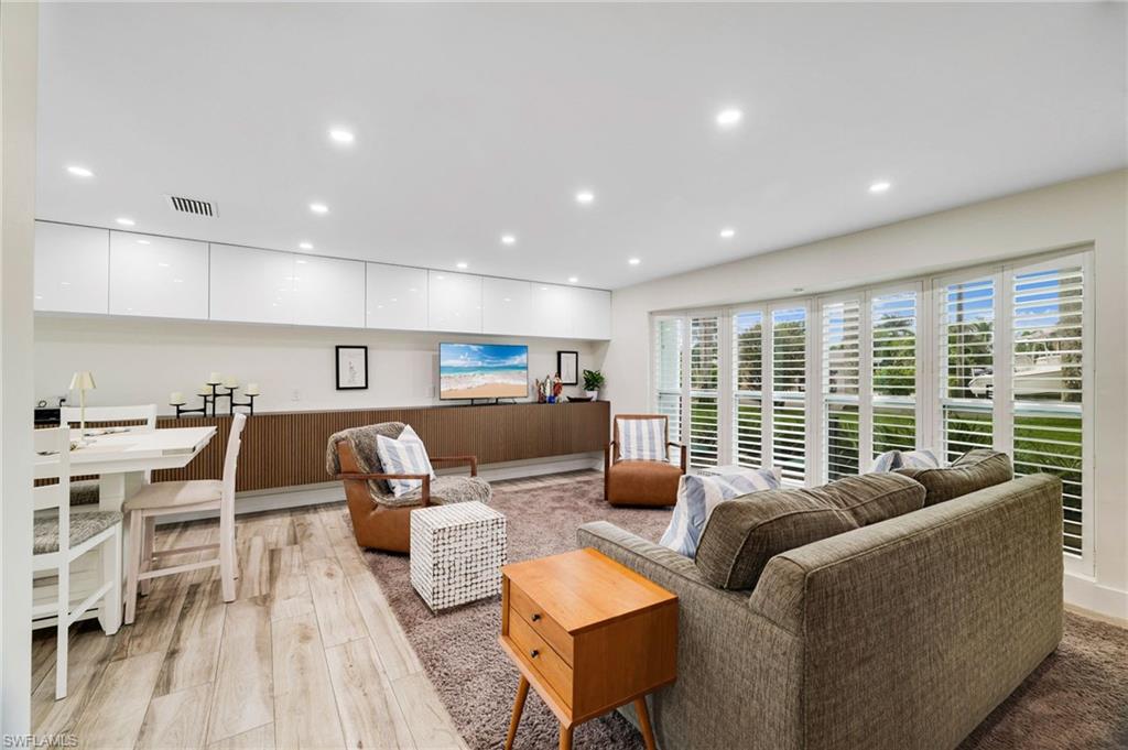 YACHT CLUB COLONY - Residential