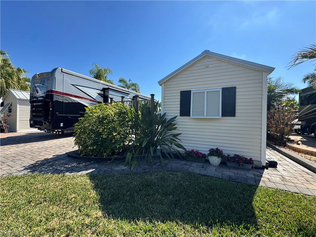 RIVERBEND MOTORCOACH RESORT - Land