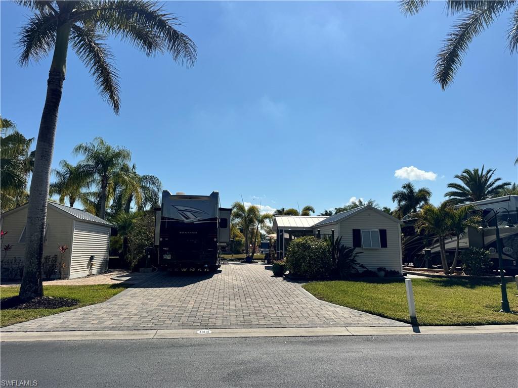 RIVERBEND MOTORCOACH RESORT - Land