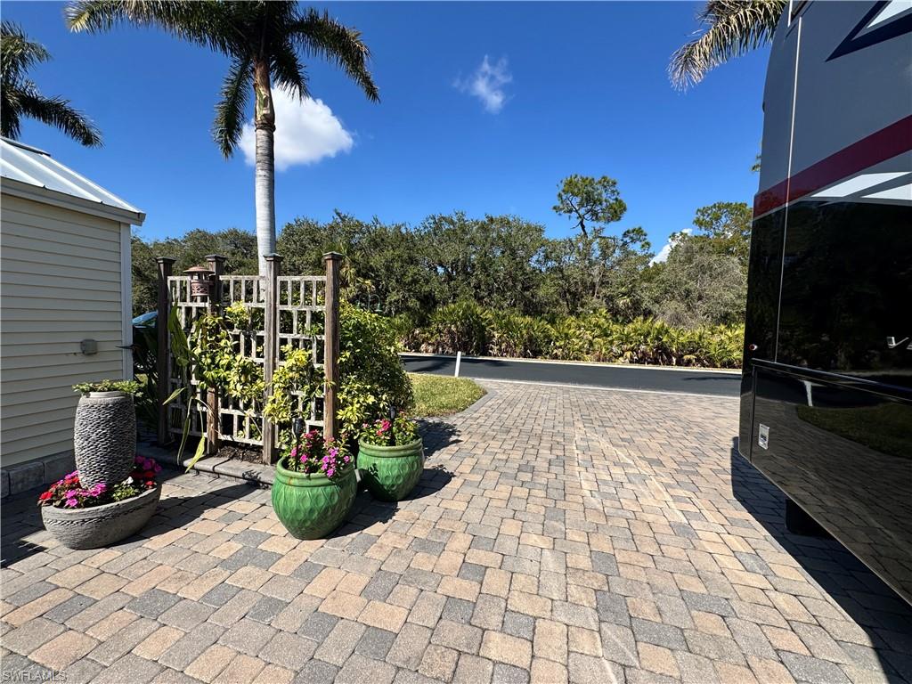 RIVERBEND MOTORCOACH RESORT - Land