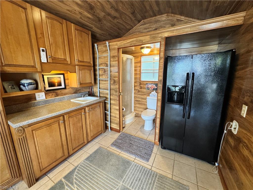 RIVERBEND MOTORCOACH RESORT - Land