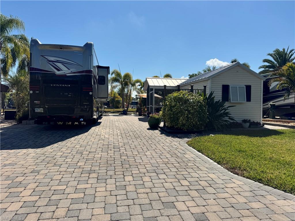 RIVERBEND MOTORCOACH RESORT - Land