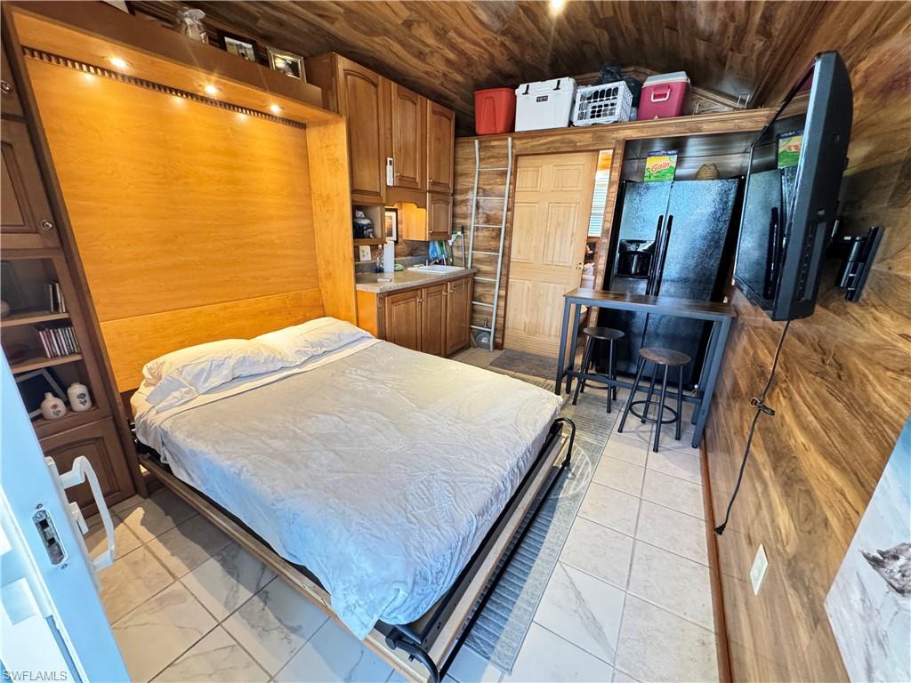 RIVERBEND MOTORCOACH RESORT - Land