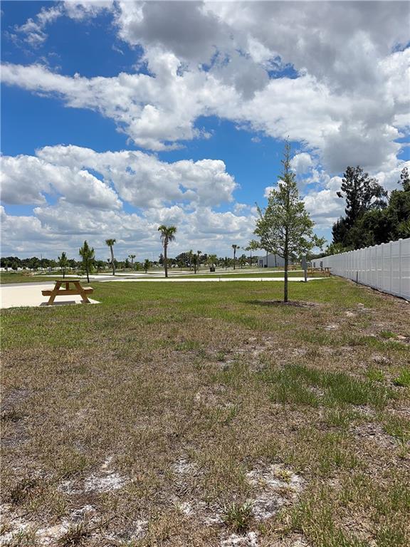 PALM BREEZE - Land