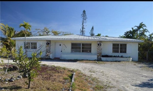 4560 CAPRI DR, NAPLES, FL 34103 - Image 3e01a4035cb4c047e314d4b74cbd0d20/1241765729