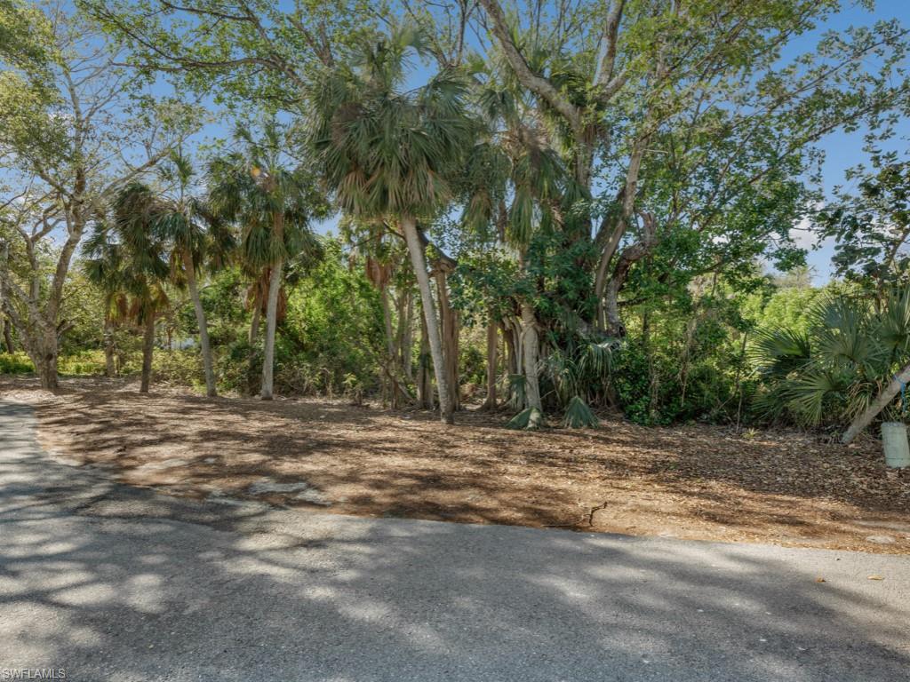 HIDEAWAY BEACH - Land