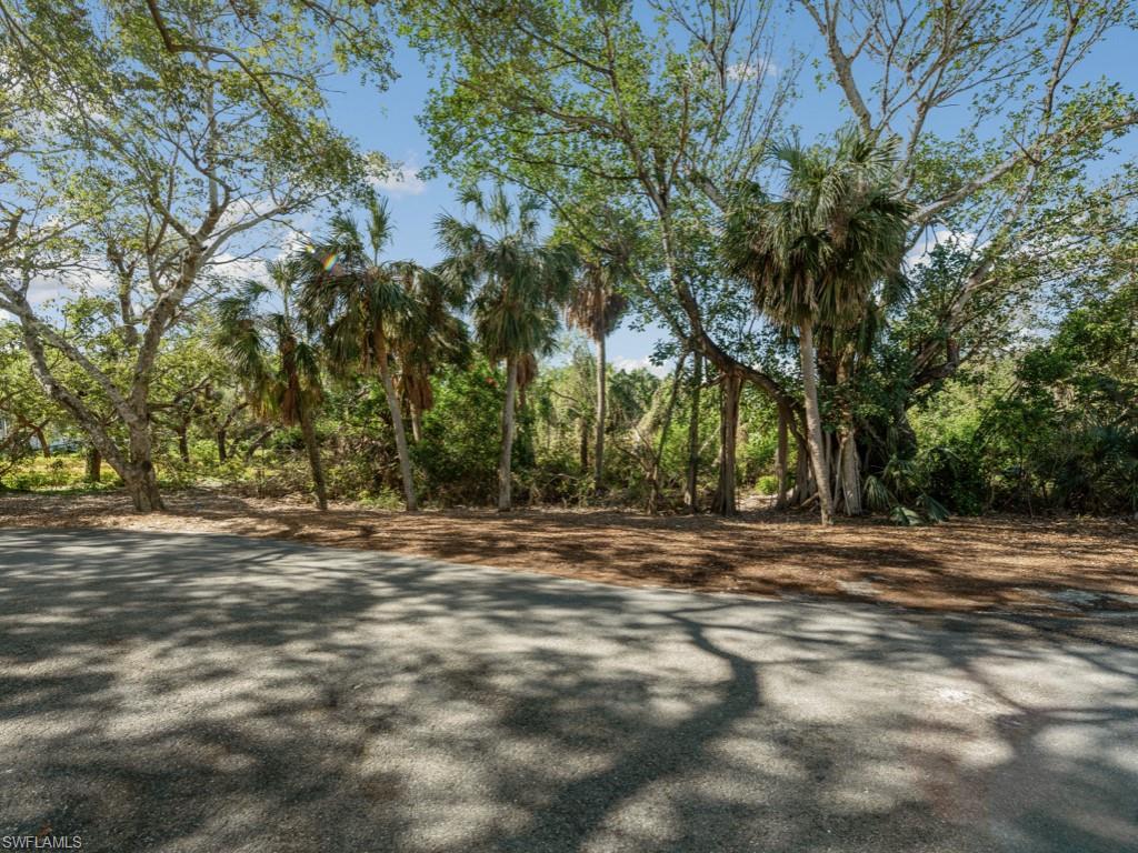 HIDEAWAY BEACH - Land