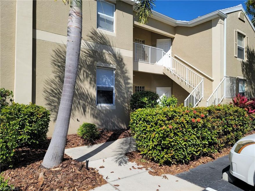 Welcome home to this 1st floor spacious 2 bedrooms 2 bath condo in prestigious Summergate Gateway Community with wood laminate floors, carpeting in bedrooms and ceramic tile in kitchen.
Enjoy your beautiful large screened in lanai with gorgeous view of the water! New roofs, soffits, facia and gutters last year. All appliances stay. Washer/dryer, refg and dishwasher less then 4 years old.