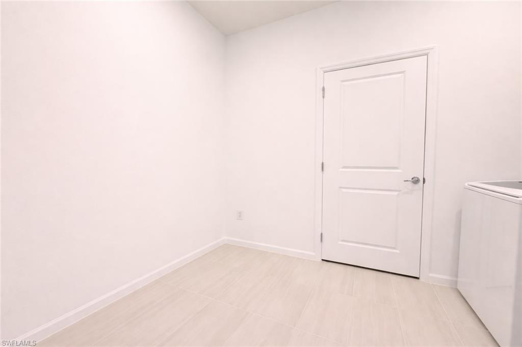 HAMPTON LAKES - Residential