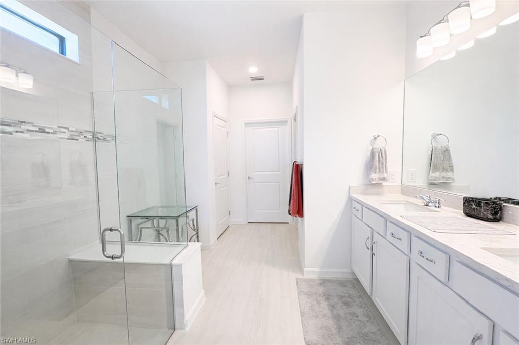 HAMPTON LAKES - Residential