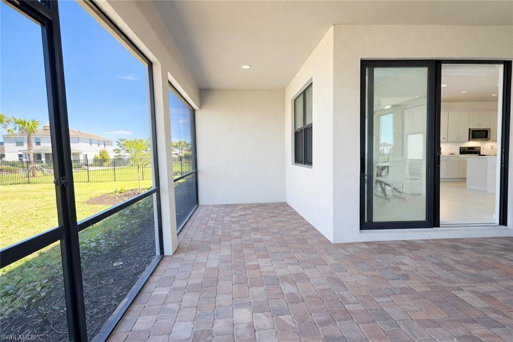 HAMPTON LAKES - Residential