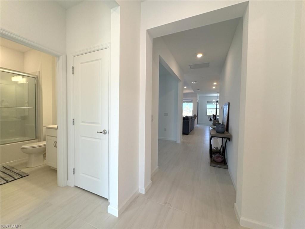 HAMPTON LAKES - Residential