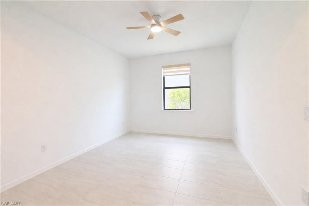 HAMPTON LAKES - Residential