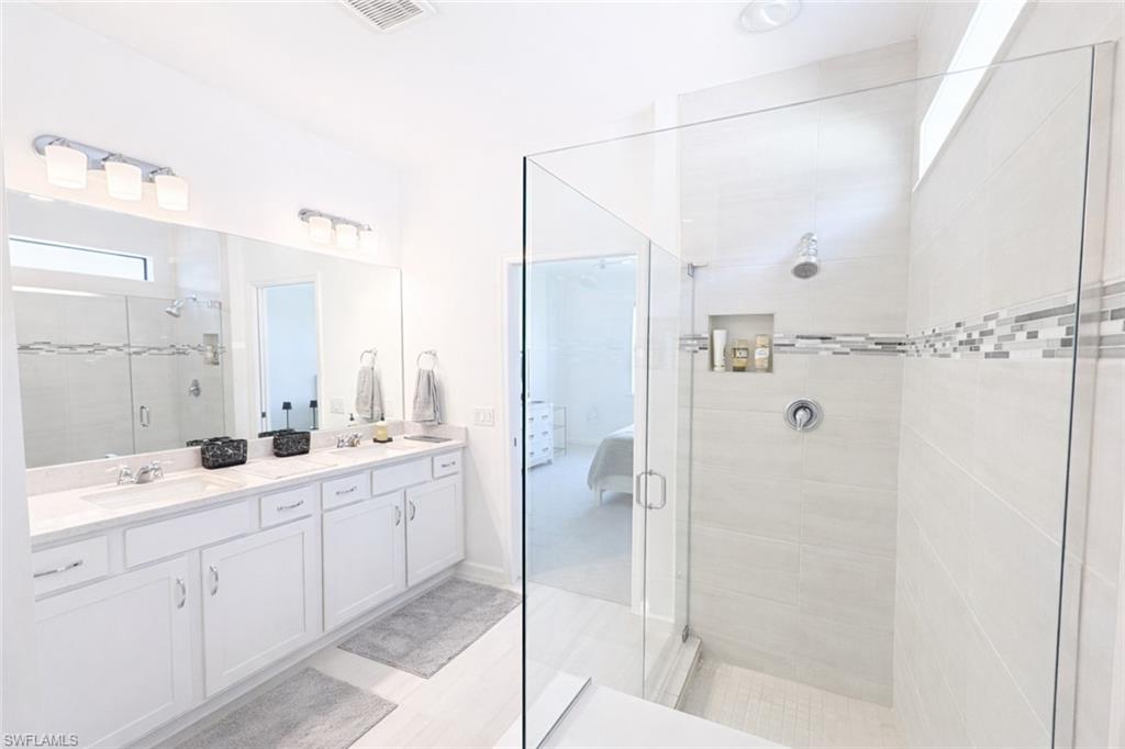 HAMPTON LAKES - Residential