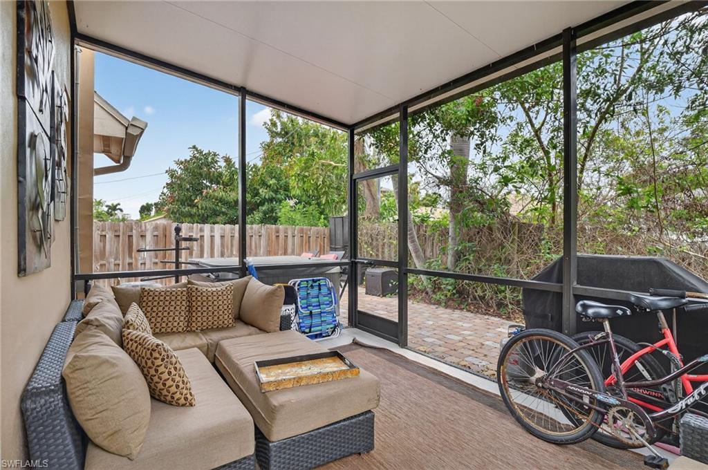 NAPLES PARK - Residential