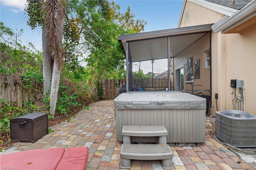 NAPLES PARK - Residential