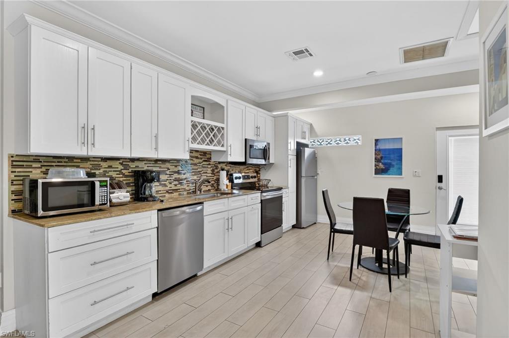 NAPLES PARK - Residential