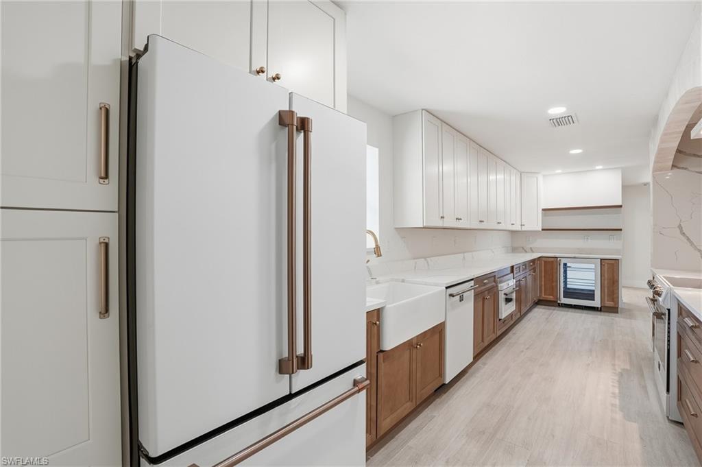 LA CHELLE MANOR - Residential