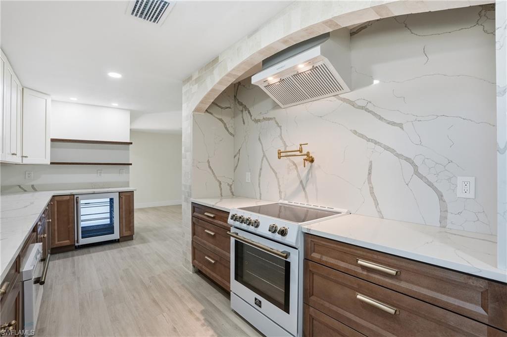 LA CHELLE MANOR - Residential